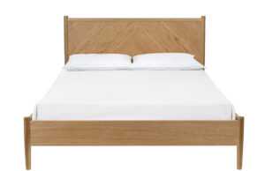Dubová postel Woodman Farsta Angle 140 x 200 cm